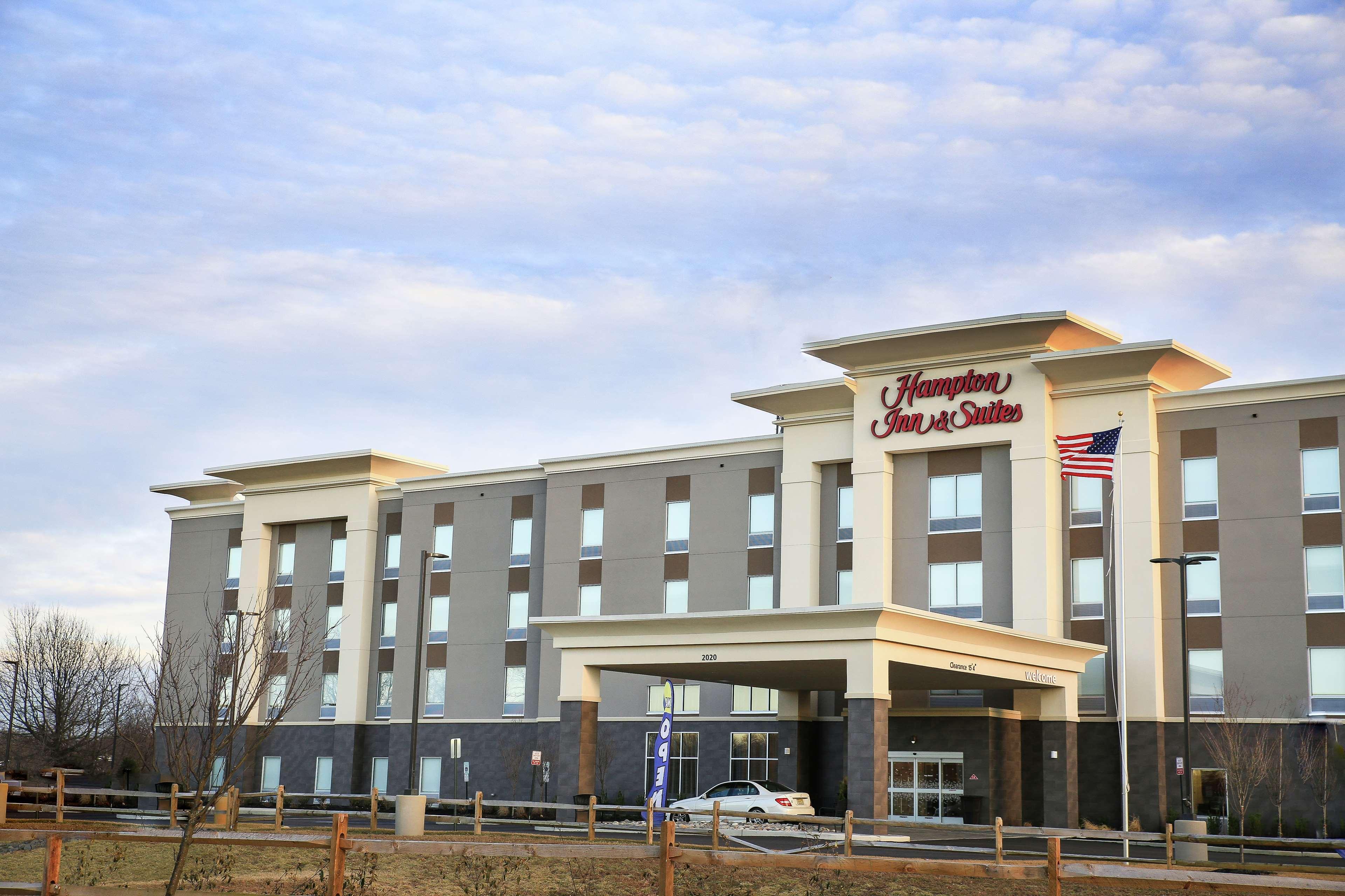 Hampton Inn & Suites Mount Laurel/Moorestown Екстер'єр фото